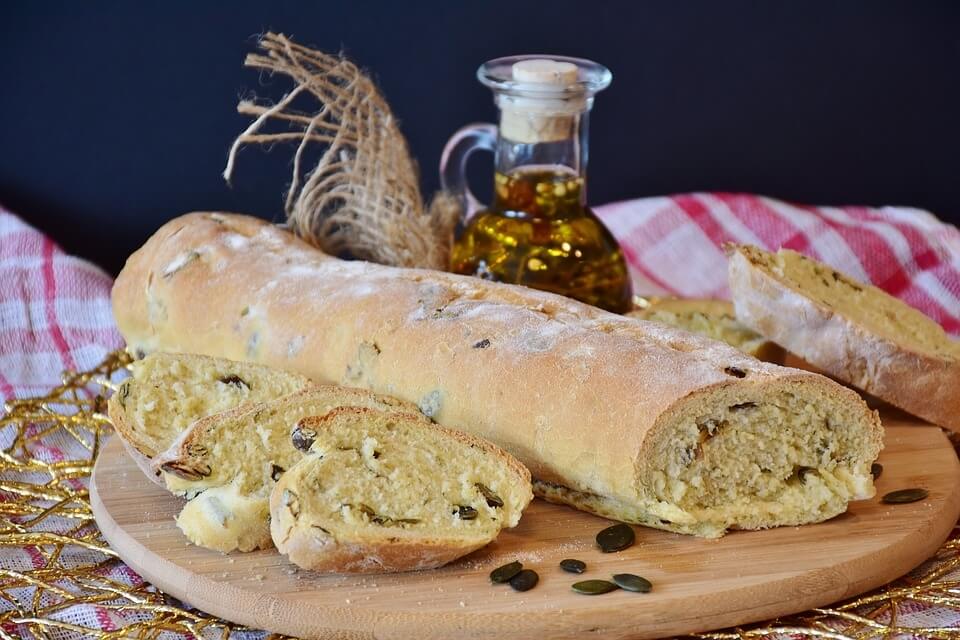 Ciabatta Brot zubereitet mit Knoblauch-Olivenöl